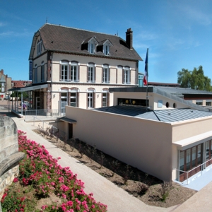2004 - Migennes - L&#039;Escale - Yonne (89). Extension et réhabilitation de l’ancien Hôtel restaurant l’Escale en salle des fêtes et office du tourisme.
